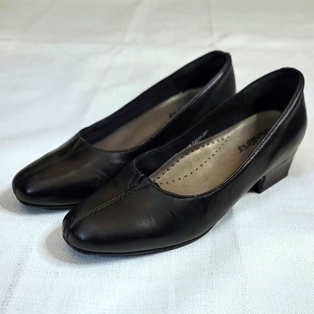 Trotters Doris Black Casual Pump Shoe Size 5